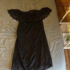 Lace maternity dress